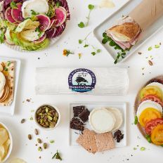 Buche-de-Cypress-Stlyed-Packaging_Cropped_sm