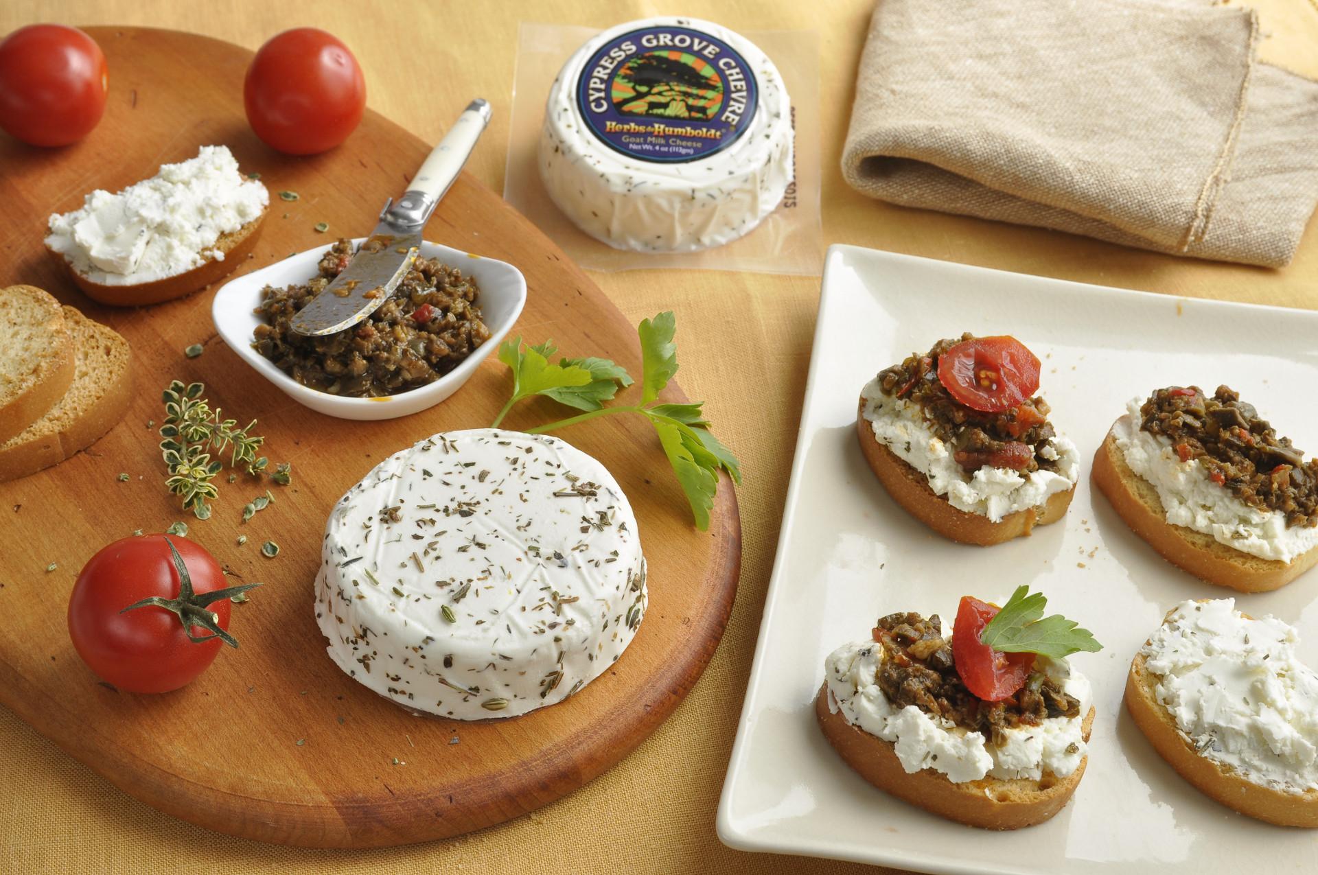 Herbs de Humboldt® Tapenade Crostini